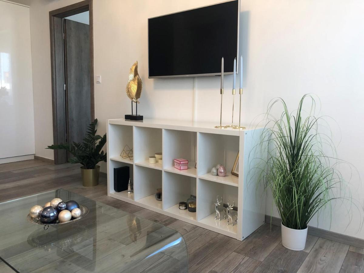 Glamour Apartman Тапольца Экстерьер фото